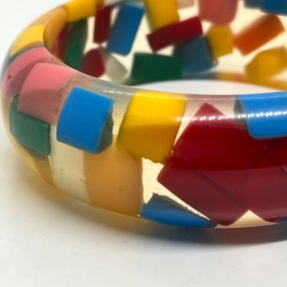 VINTAGE LUCITE COLORFUL CUBE RECTANGLE POP ART BANGLE BRACELET CLEAR GEOMETRIC - Picture 8 of 14